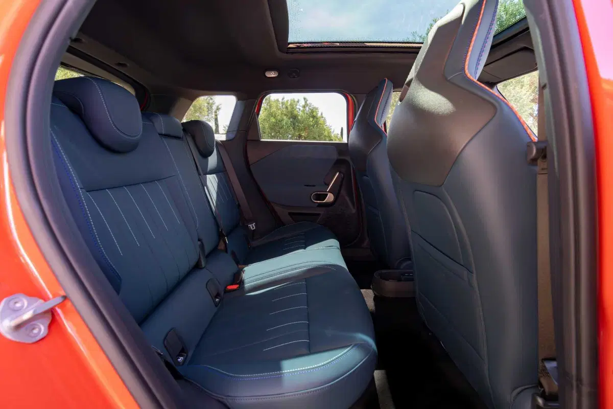 MINI Aceman: l'elettrica erede della Clubman che sfida Jeep Avenger  (8)