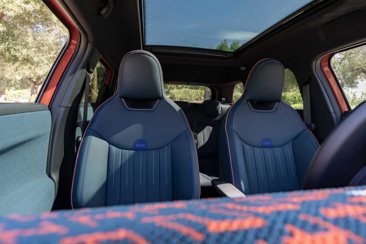 MINI Aceman: l'elettrica erede della Clubman che sfida Jeep Avenger  (9)