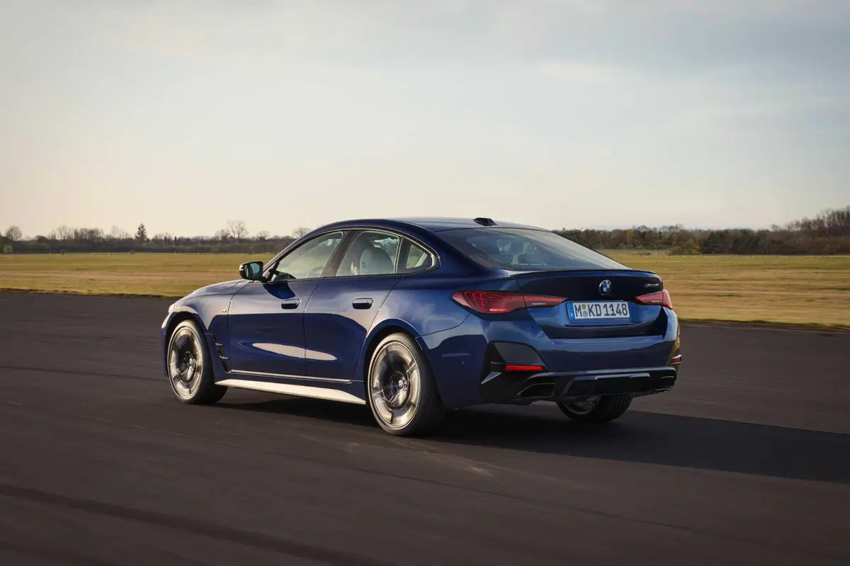 Nuovo Restyling BMW Serie 4 Gran Coupé e i4, ecco cosa cambia  (2)