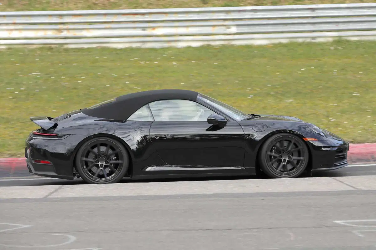 Porsche 911, ecco il nuovo facelift dell'intera gamma [Foto Spia] (2)