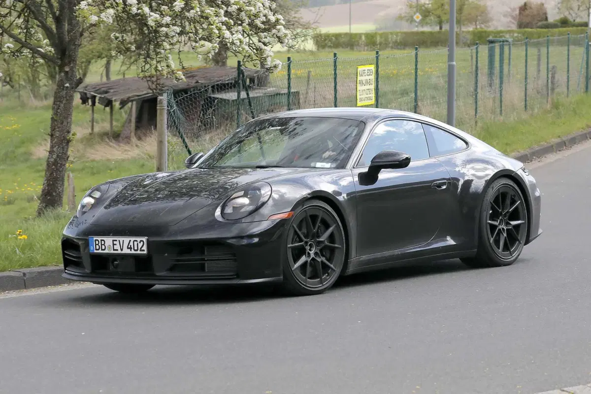 Porsche 911, ecco il nuovo facelift dell'intera gamma [Foto Spia] (4)