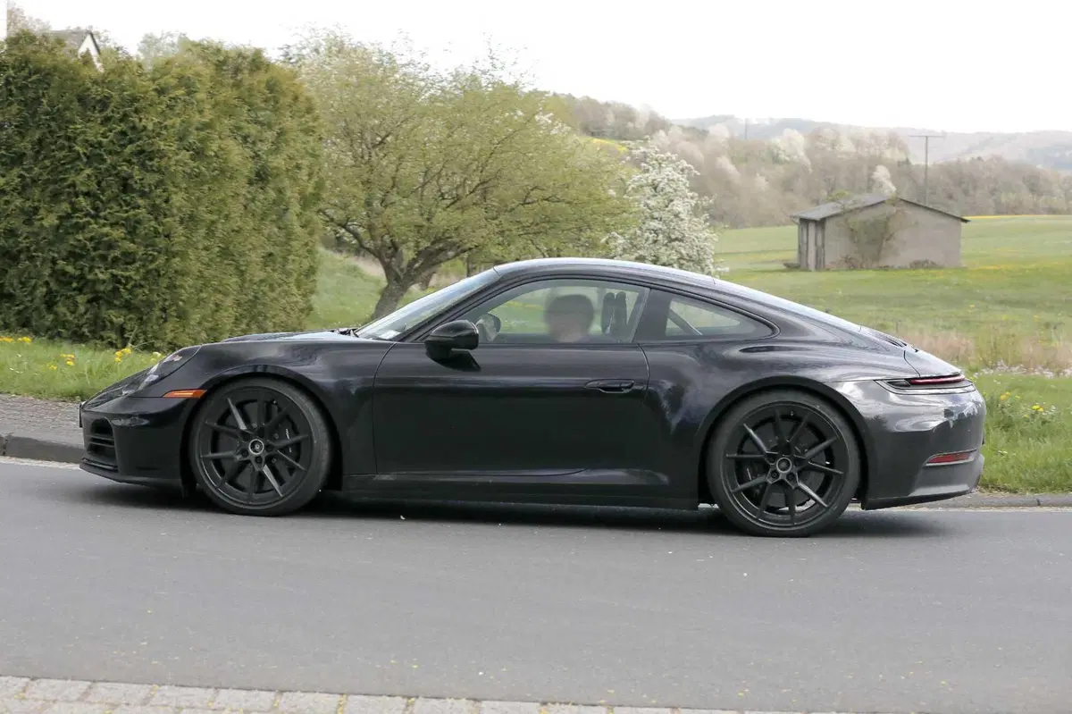 Porsche 911, ecco il nuovo facelift dell'intera gamma [Foto Spia] (5)