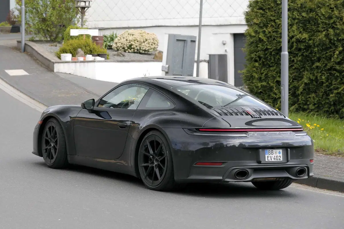 Porsche 911, ecco il nuovo facelift dell'intera gamma [Foto Spia] (6)