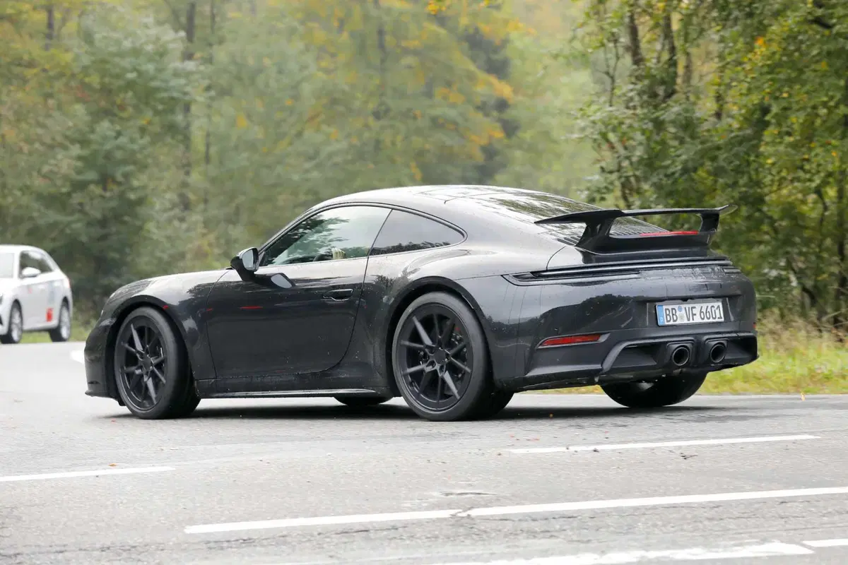 Porsche 911, ecco il nuovo facelift dell'intera gamma [Foto Spia] (8)