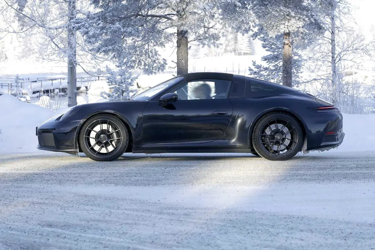 Porsche 911, ecco il nuovo facelift dell'intera gamma [Foto Spia] (10)