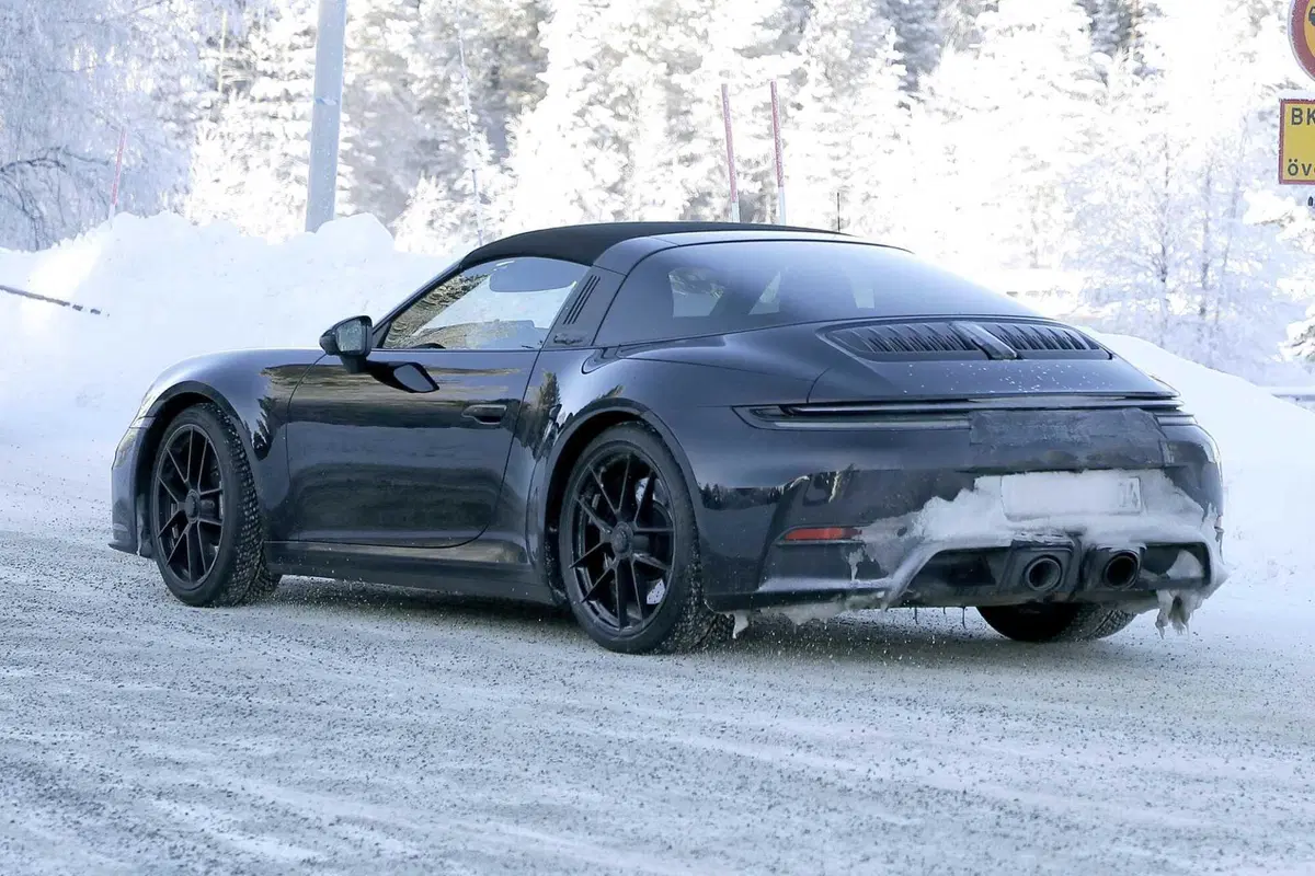 Porsche 911, ecco il nuovo facelift dell'intera gamma [Foto Spia] (11)
