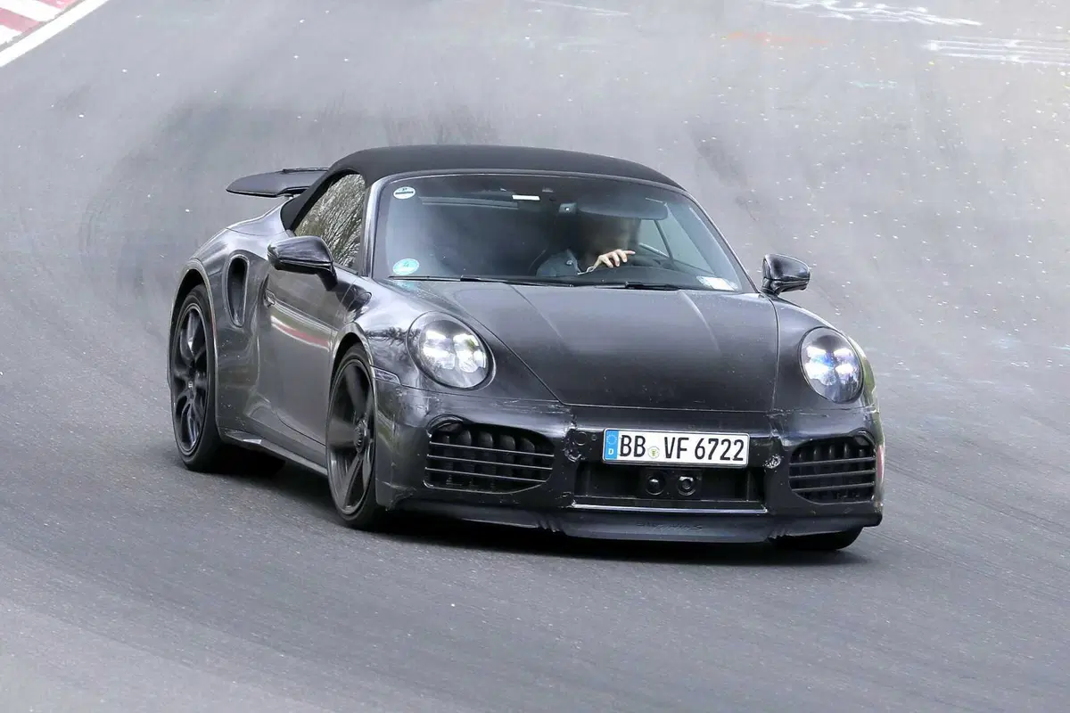 Porsche 911, ecco il nuovo facelift dell'intera gamma [Foto Spia] (13)