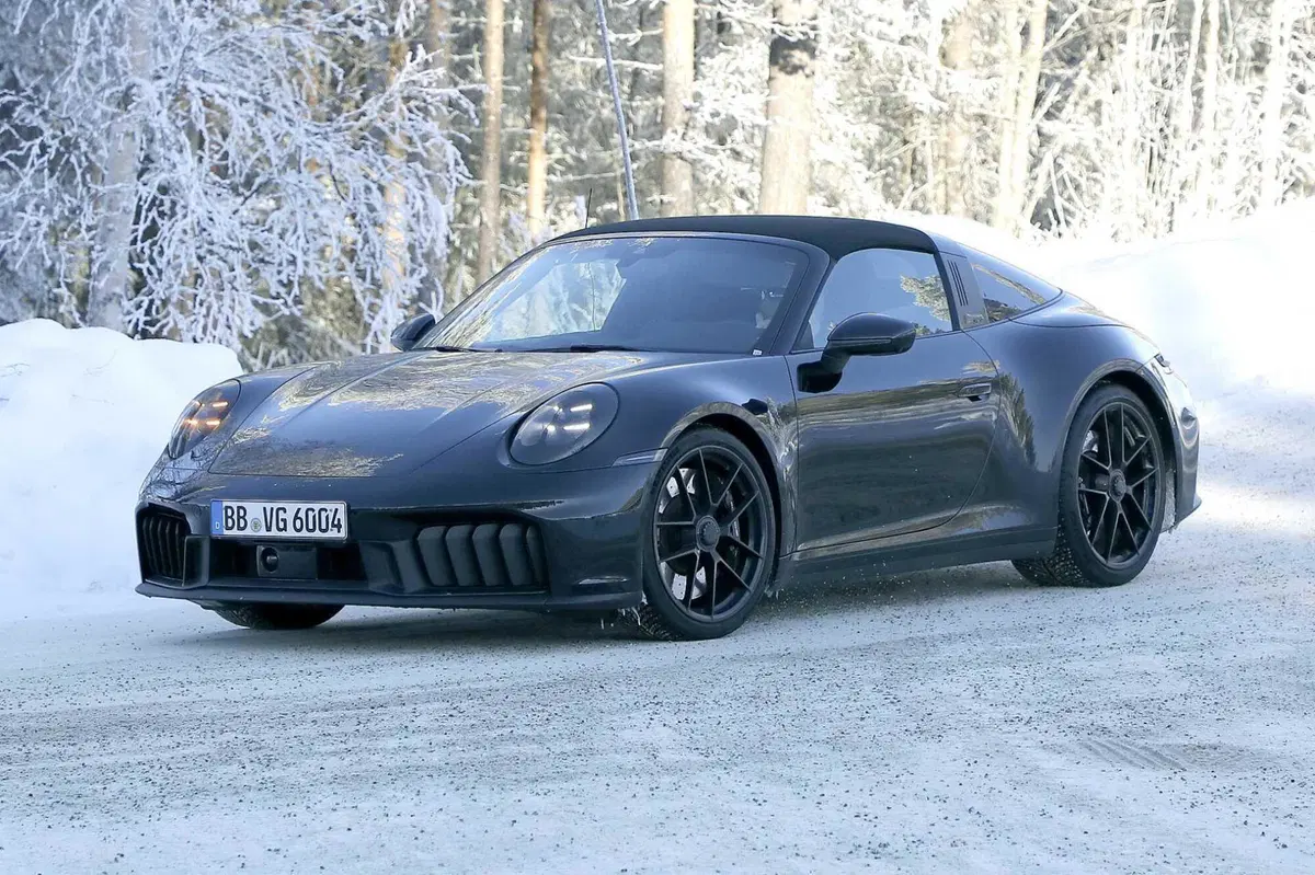 Porsche 911, ecco il nuovo facelift dell'intera gamma [Foto Spia] (12)