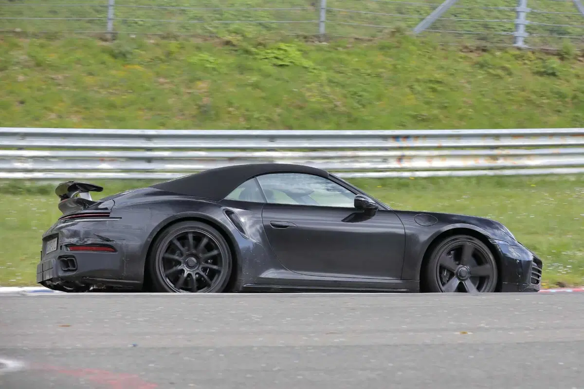 Porsche 911, ecco il nuovo facelift dell'intera gamma [Foto Spia] (14)