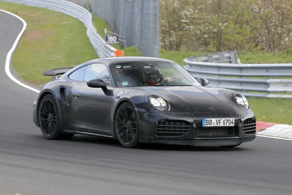 Porsche 911, ecco il nuovo facelift dell'intera gamma [Foto Spia] (16)