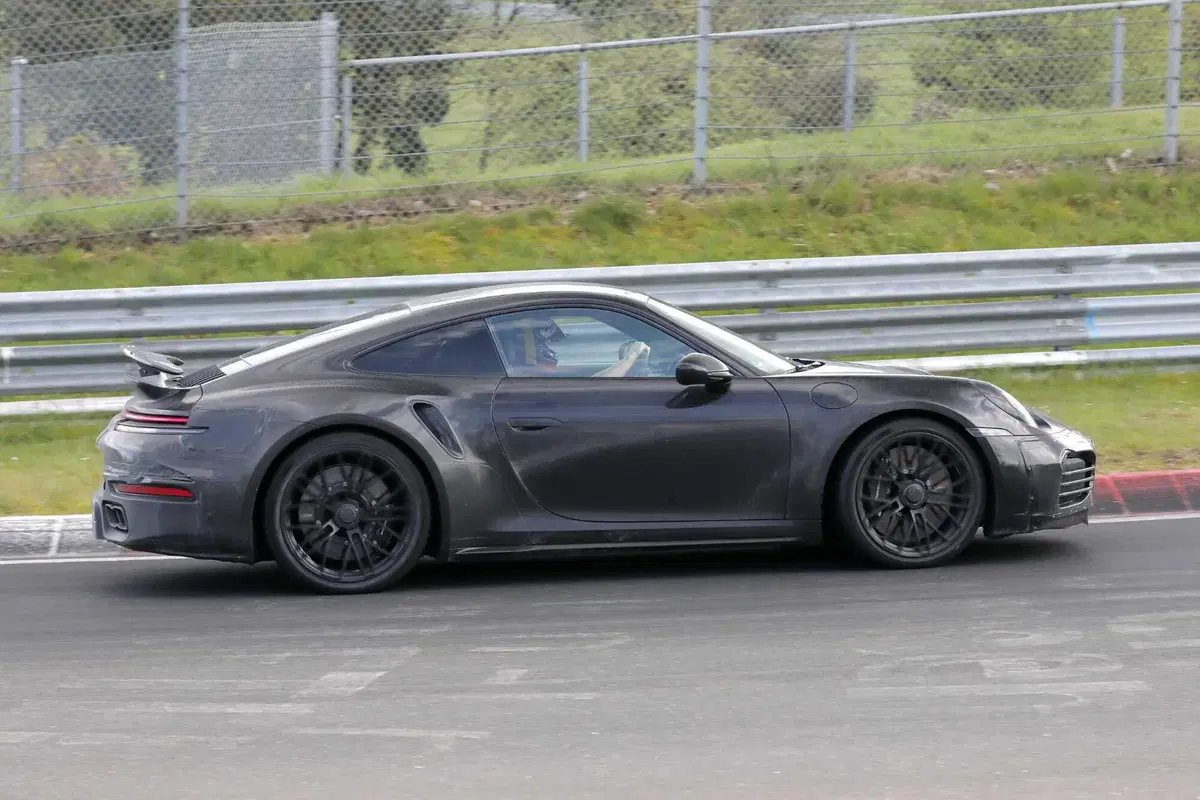 Porsche 911, ecco il nuovo facelift dell'intera gamma [Foto Spia] (17)