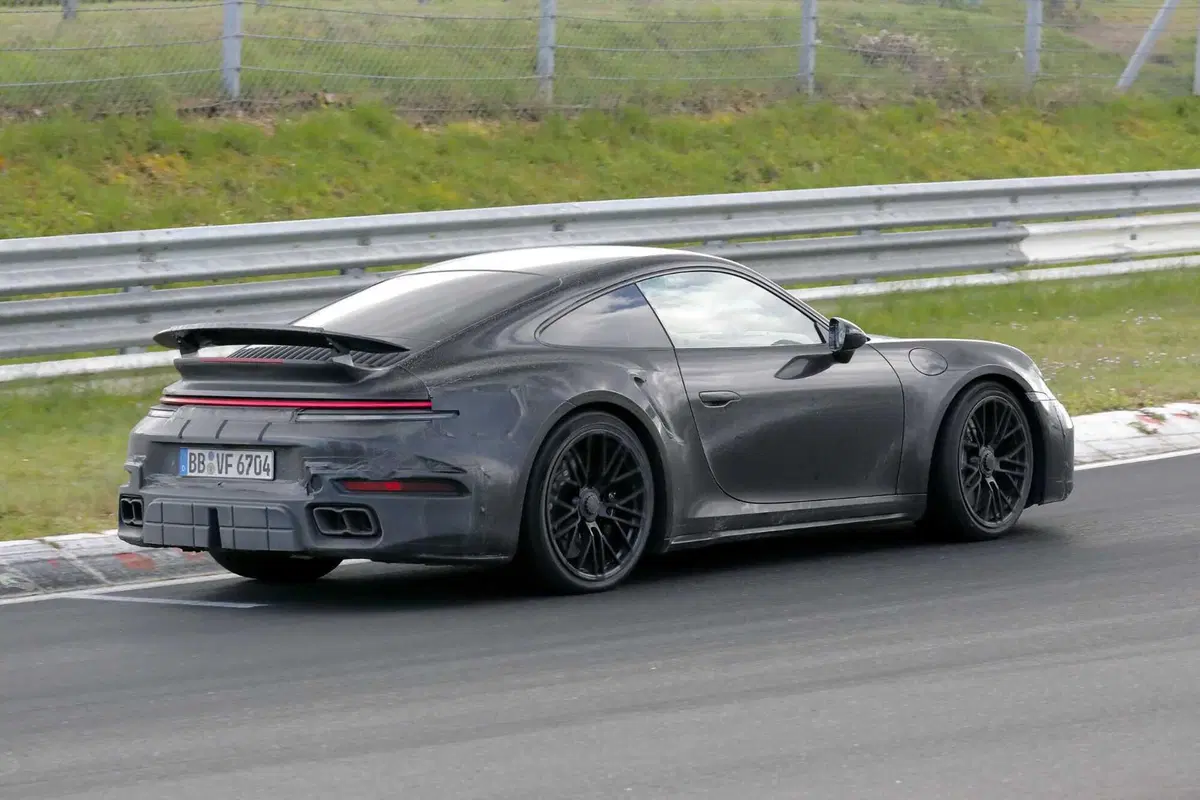 Porsche 911, ecco il nuovo facelift dell'intera gamma [Foto Spia] (18)