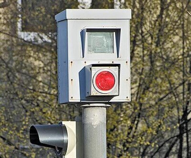 Un modello che rileva la velocit&agrave; e il passaggio col rosso