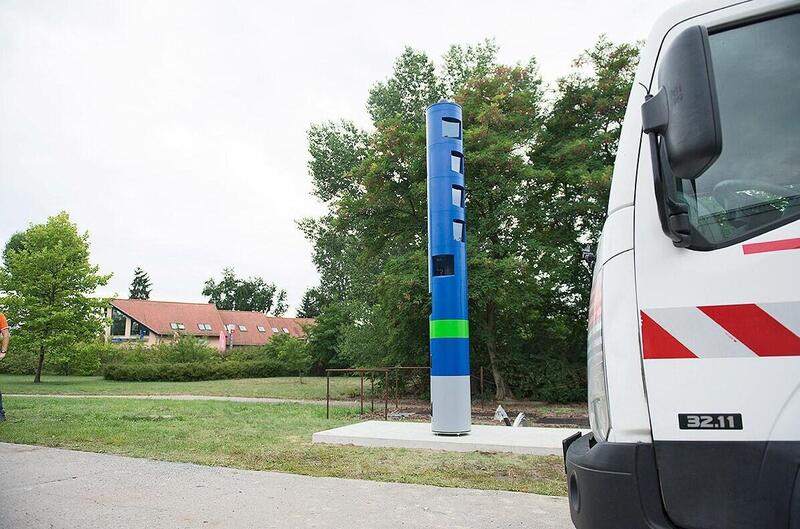 Questo sembra un autovelox, ma in realt&agrave; &egrave; una specie di Telepass per i mezzi pesanti in uso su alcune strade federali tedesche