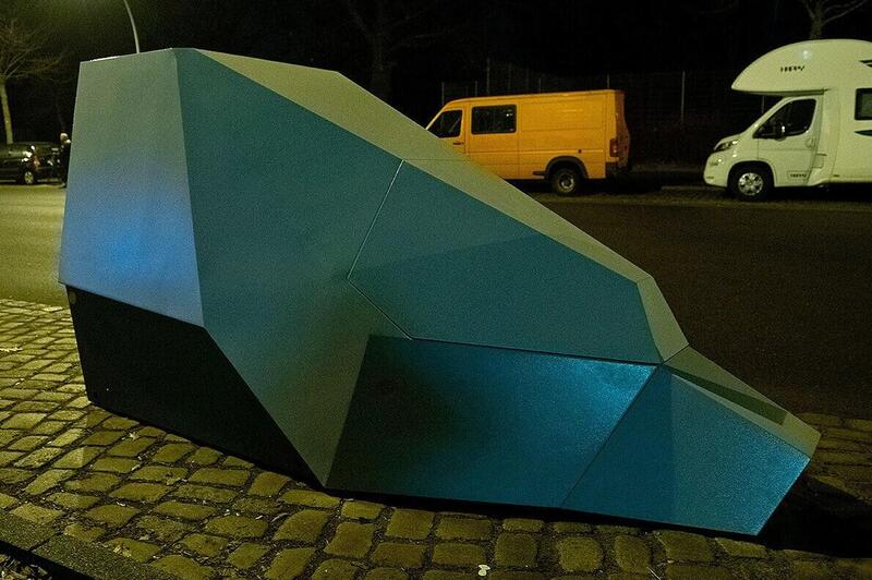 Un modulo di misurazione &quot;stealth&quot; che sembra una scultura urbana. E&#039; connesso in rete per trasmettere all&#039;istante i dati alla Polizia