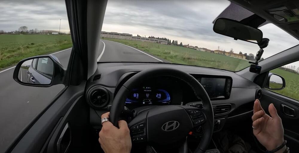 La Hyundai i10 ha una guida rapida e reattiva