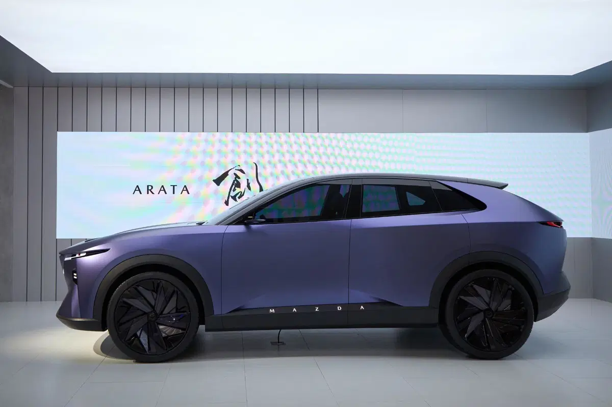 Mazda al Salone di Pechino 2024: la berlina EZ-6 e il crossover Arata (7)