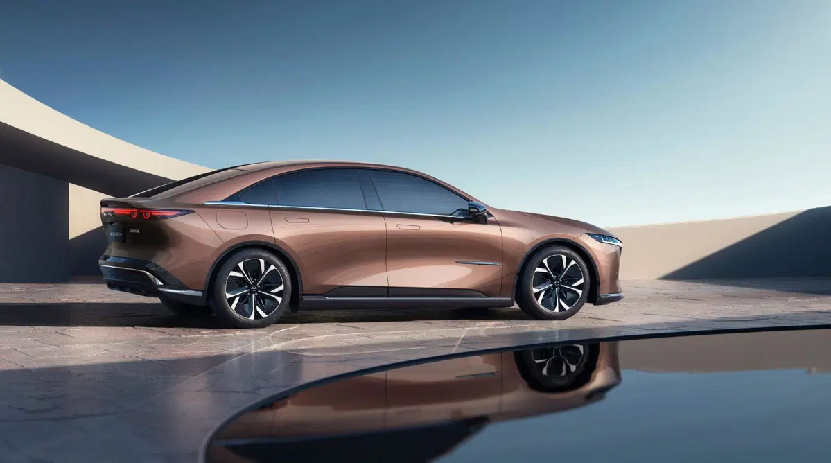 Mazda al Salone di Pechino 2024: la berlina EZ-6 e il crossover Arata (14)