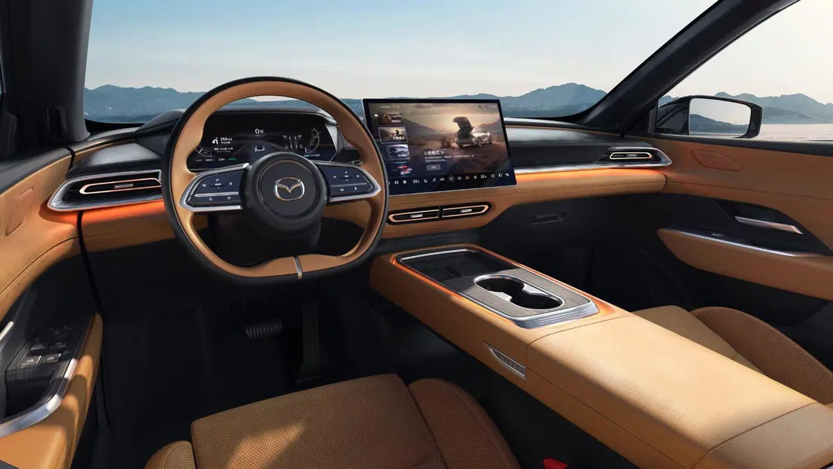 Mazda al Salone di Pechino 2024: la berlina EZ-6 e il crossover Arata (25)