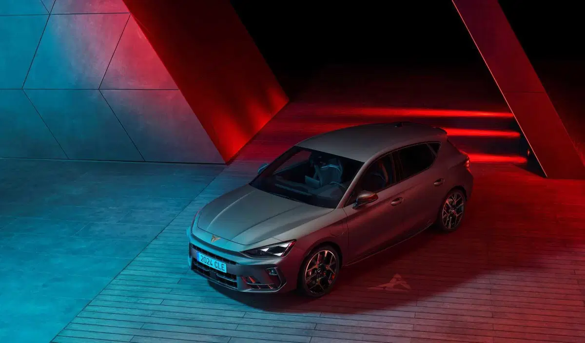 Cupra Leon 2024: restyling forte, nuovi motori e interni digitali (4)