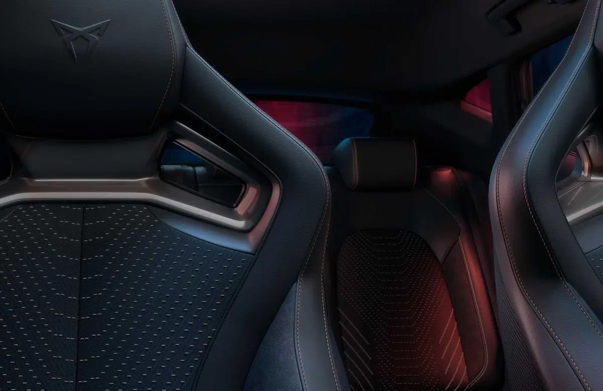 Cupra Leon 2024: restyling forte, nuovi motori e interni digitali (10)