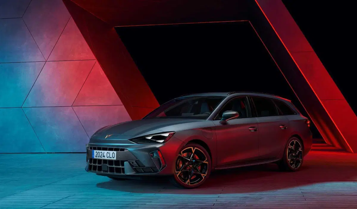 Cupra Leon 2024: restyling forte, nuovi motori e interni digitali (13)