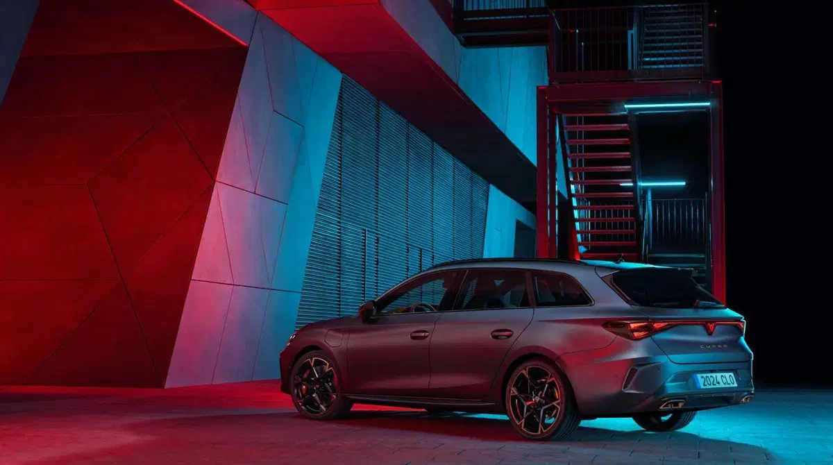 Cupra Leon 2024: restyling forte, nuovi motori e interni digitali (15)