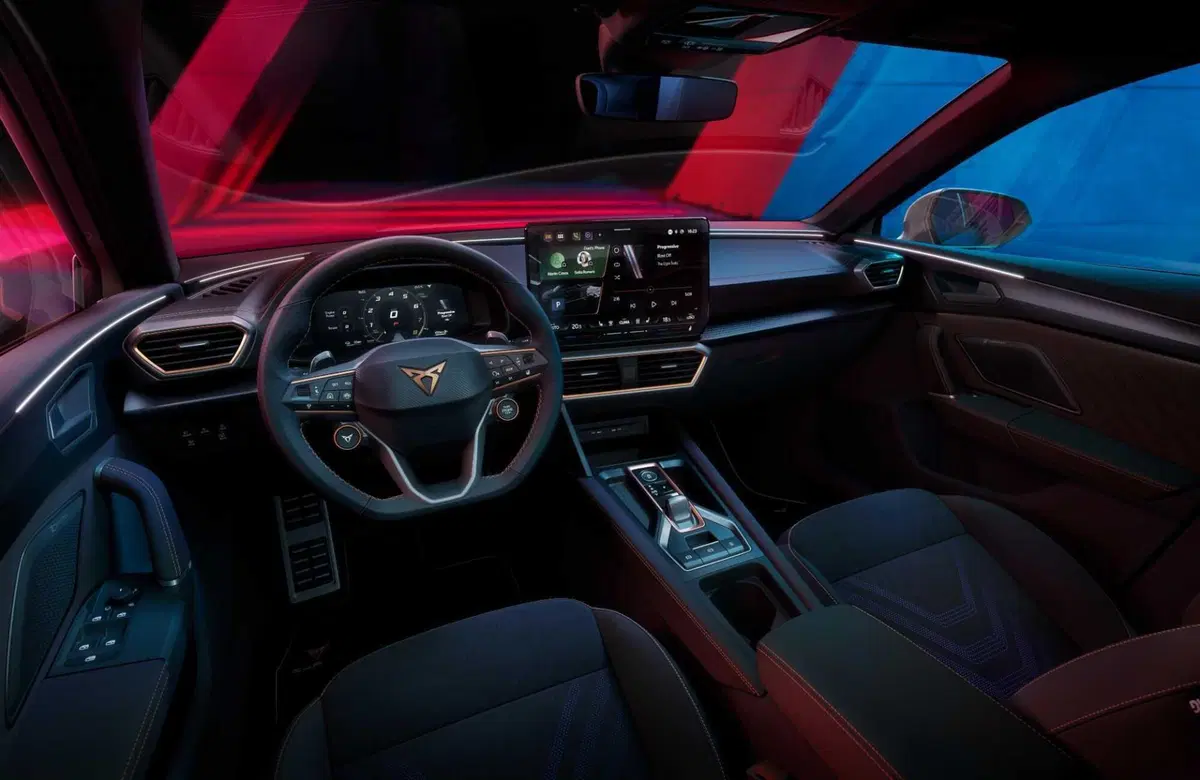 Cupra Leon 2024: restyling forte, nuovi motori e interni digitali (17)
