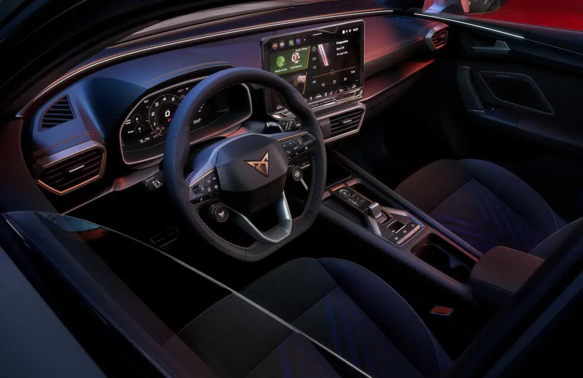 Cupra Leon 2024: restyling forte, nuovi motori e interni digitali (19)