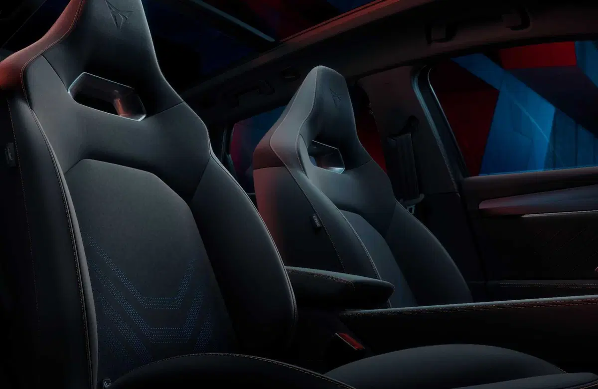 Cupra Leon 2024: restyling forte, nuovi motori e interni digitali (20)