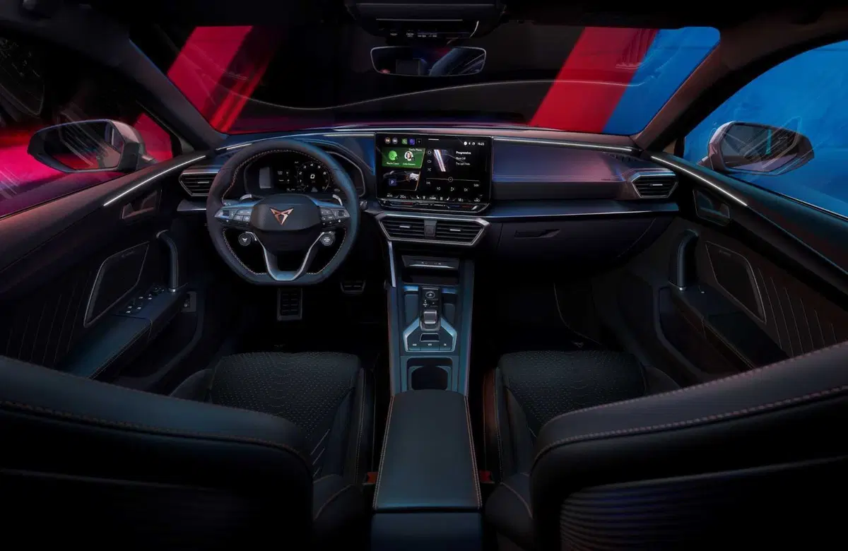 Cupra Leon 2024: restyling forte, nuovi motori e interni digitali (23)