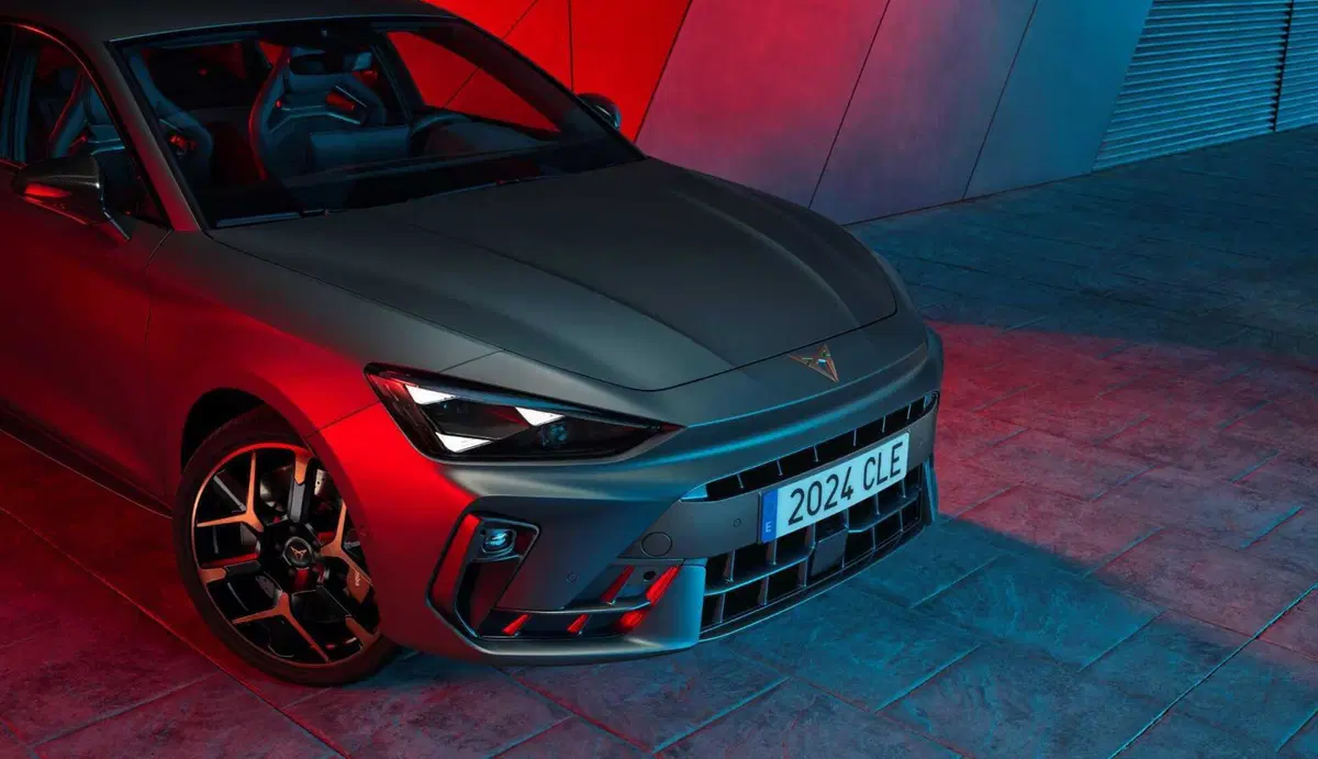 Cupra Leon 2024: restyling forte, nuovi motori e interni digitali (7)