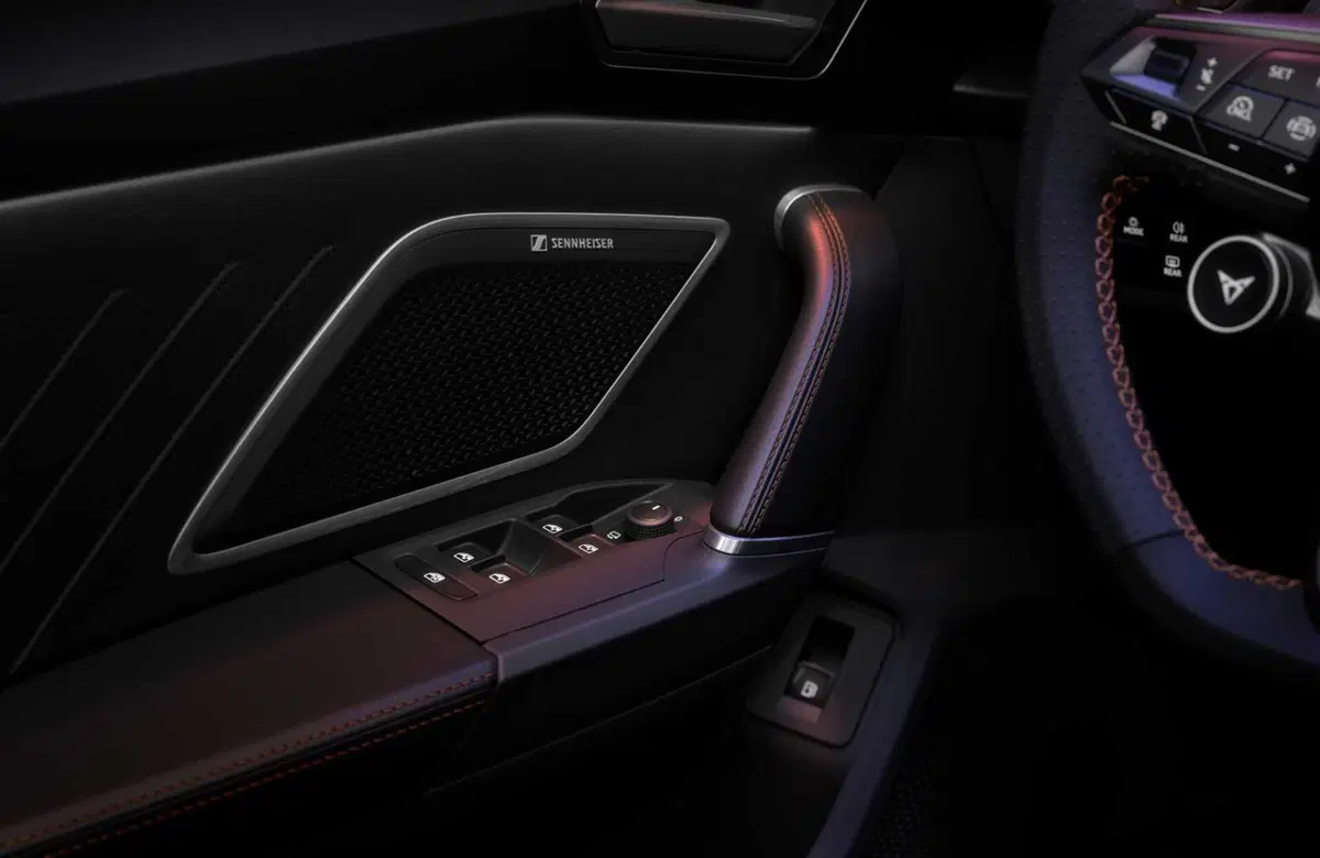 Cupra Leon 2024: restyling forte, nuovi motori e interni digitali (11)