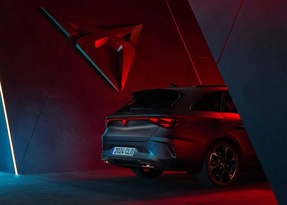 Cupra Leon 2024: restyling forte, nuovi motori e interni digitali (16)