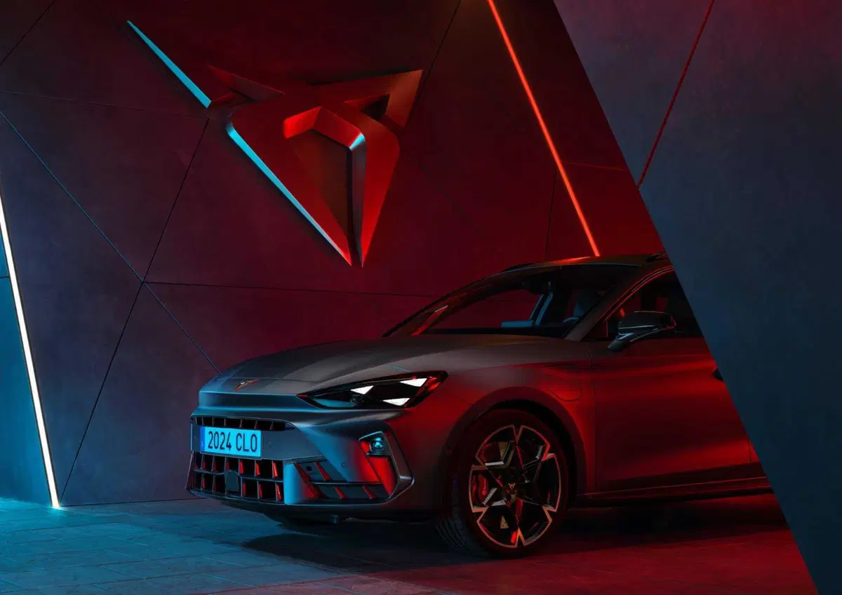 Cupra Leon 2024: restyling forte, nuovi motori e interni digitali (18)