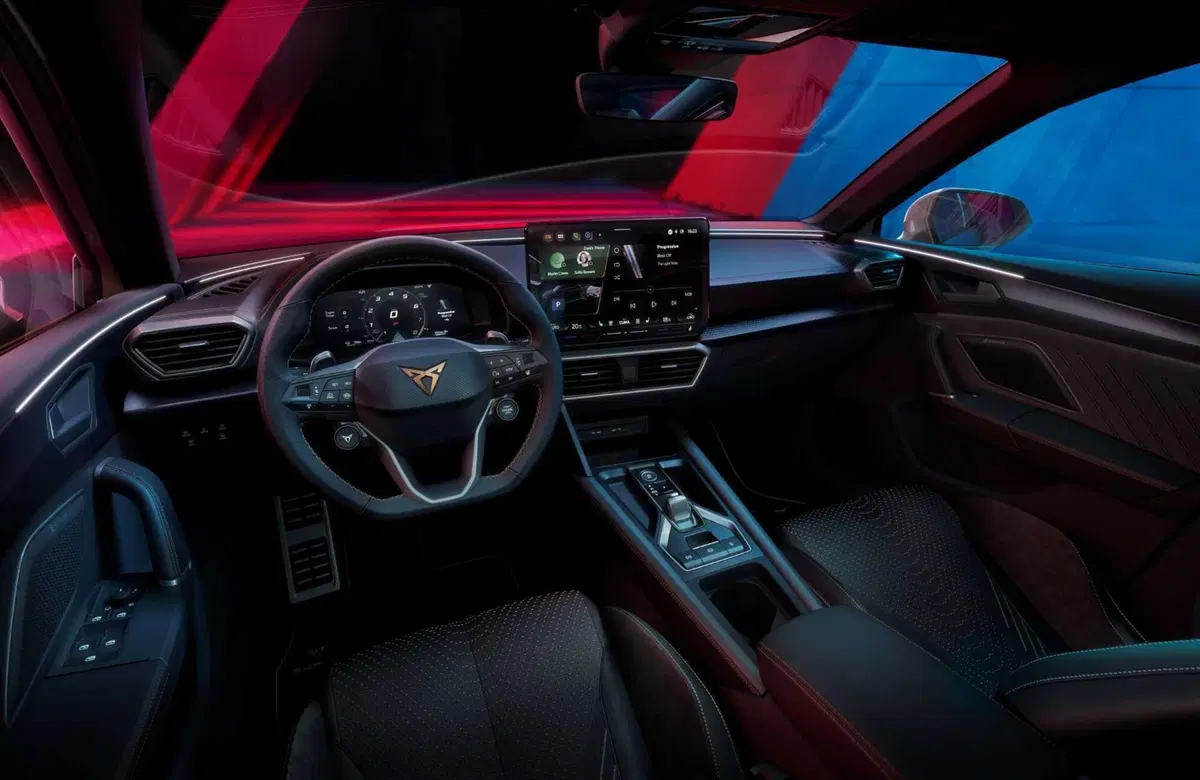 Cupra Leon 2024: restyling forte, nuovi motori e interni digitali (22)