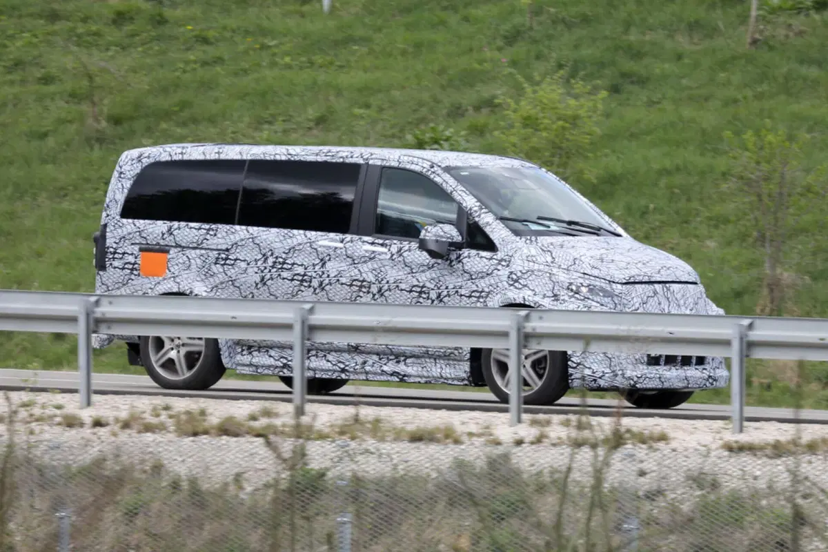 Mercedes Classe V: nel 2026 sarà 100% elettrico [Foto Spia] (3)