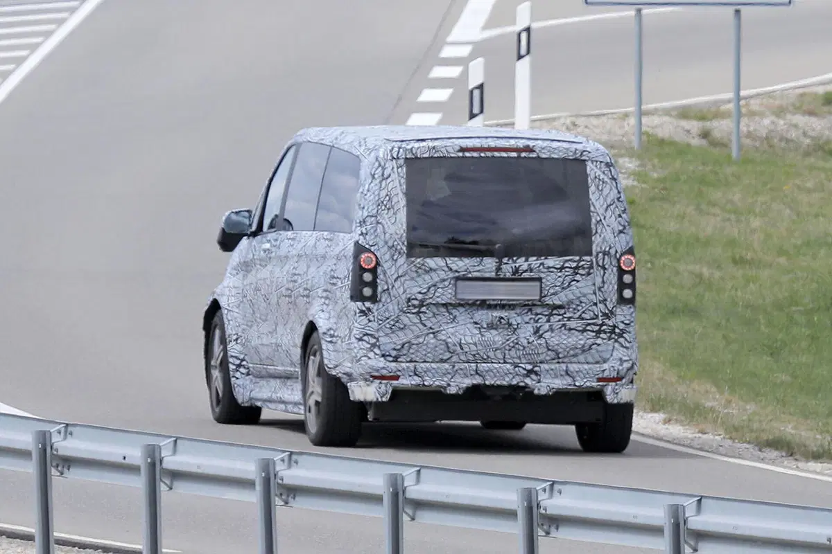 Mercedes Classe V: nel 2026 sarà 100% elettrico [Foto Spia] (10)
