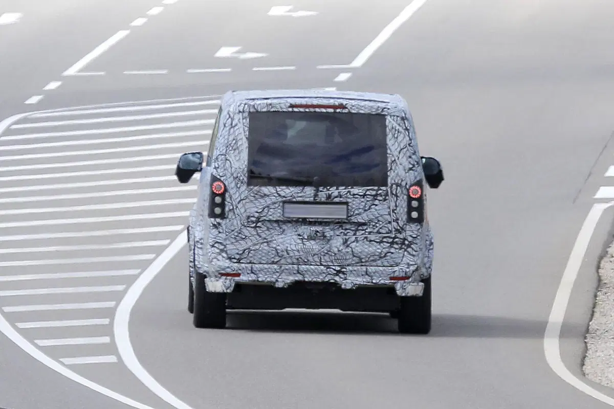 Mercedes Classe V: nel 2026 sarà 100% elettrico [Foto Spia] (11)
