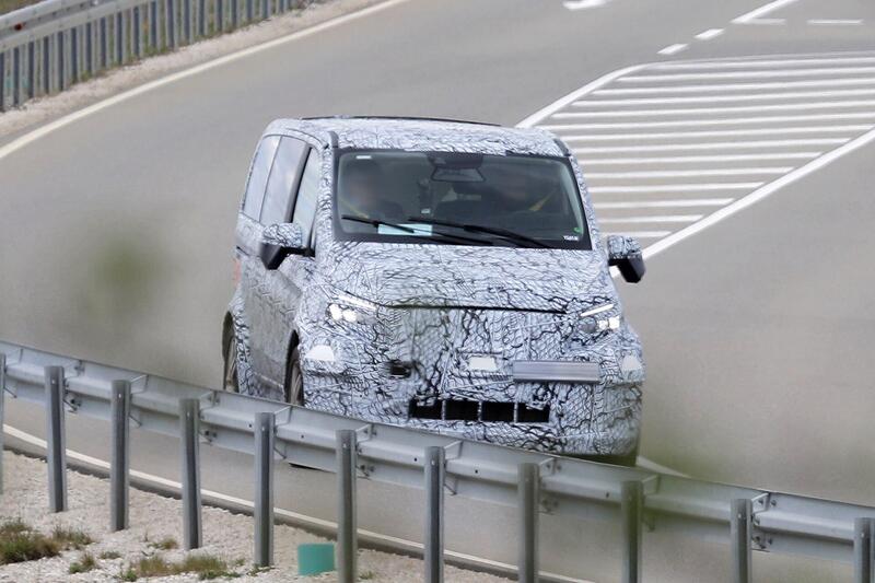 Mercedes Classe V: nel 2026 sar&agrave; 100% elettrico [Foto Spia]