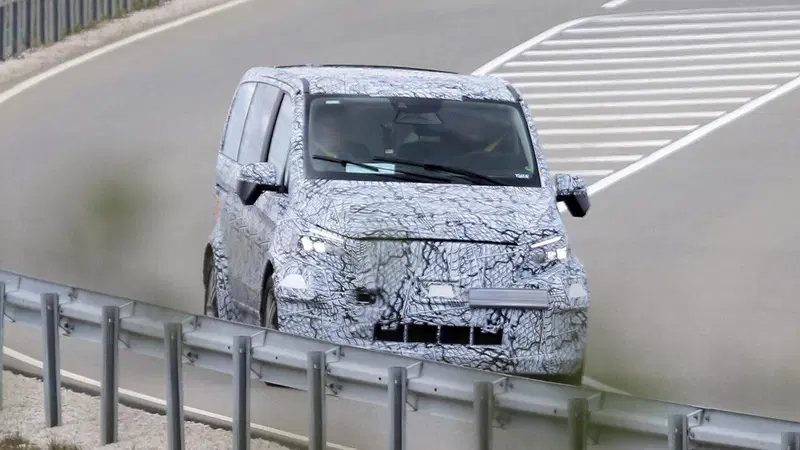Mercedes Classe V: nel 2026 sar&agrave; 100% elettrico [Foto Spia]
