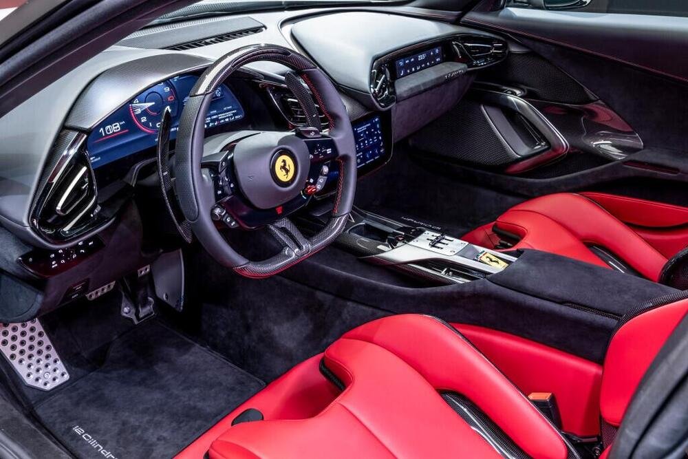 Gli interni della Ferrari 12 Cilindri