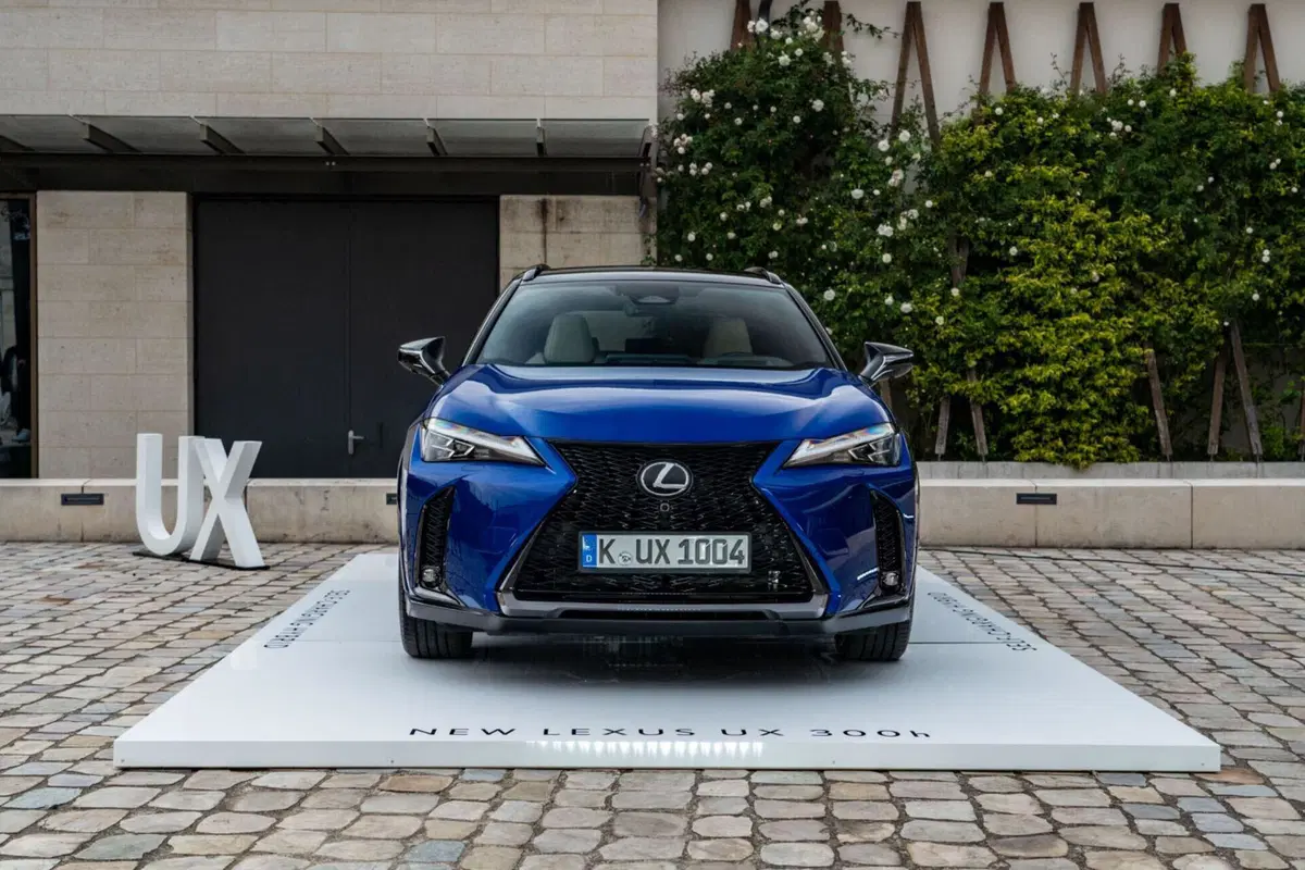 Lexus UX300h: l'ibrida è più potente e raffinata  (2)
