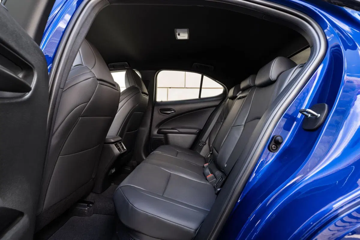 Lexus UX300h: l'ibrida è più potente e raffinata  (6)