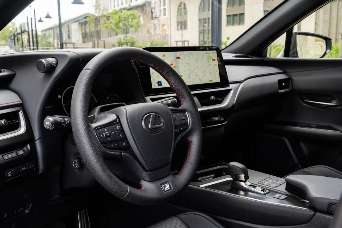 Lexus UX300h: l'ibrida è più potente e raffinata  (5)