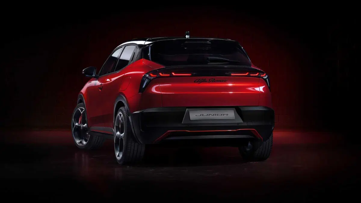 Alfa Romeo Junior 1.2 ibrida 145cv edct6 (5)
