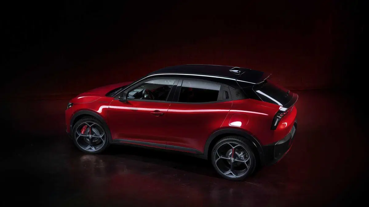 Alfa Romeo Junior 1.2 ibrida 145cv edct6 (6)