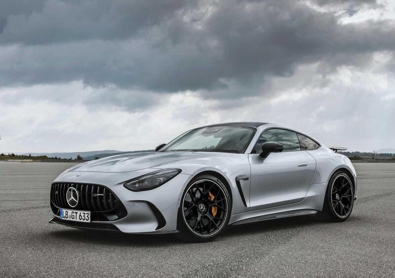 Mercedes-Benz AMG GT (2023-->>) (2)