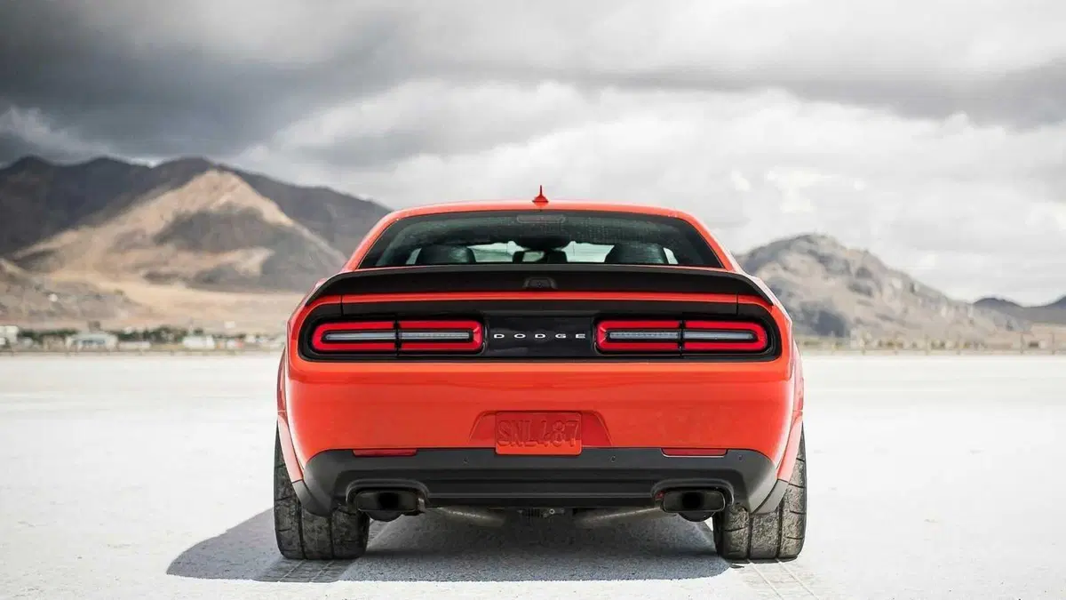 Dodge Challenger 6.2 V8 Hellcat Widebody (Full) 717cv at8 (8)