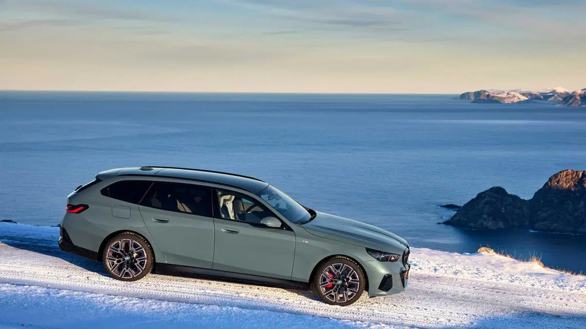 BMW i5 Touring (2)